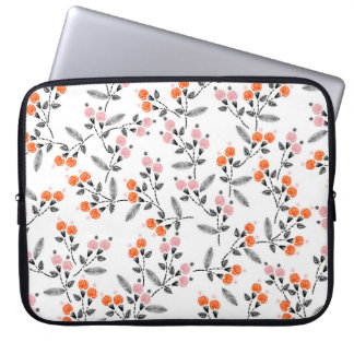 Fria Blommigtar: Hand-Stitched Embroidery Laptop Fodral
