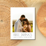 Fria drycker Winery Bröllop spara datum Meddelande Vykort<br><div class="desc">Kasta till kärlek med vårt gratis Drinks Winery Bröllop spara datum vycard. Framsidan har ett vackert foto av paret vid sidan av den lekande texten "Fria drycker och en lyckligt tillblivelse", som fångar glädjen och upprördheten hos ert kommande vineri bröllop. På baksidan hittar du alla nödvändiga uppgifter om bröllop och...</div>