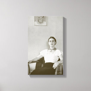 Frida Kahlo Sittat w/ Frida Painting Canvastryck