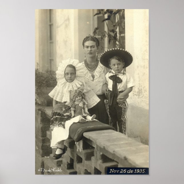 Frida Kahlo w/ Children Poster (Framsidan)