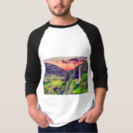 Fridfullt vattenfall och bergslandskap | Avslappni T Shirt