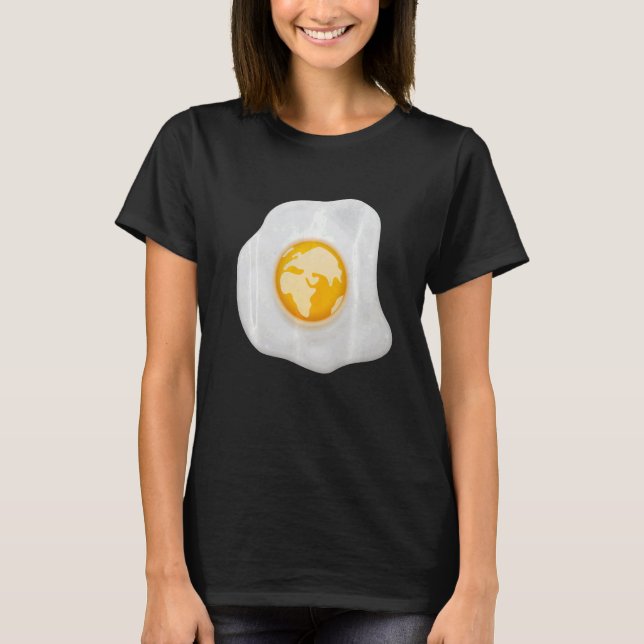 Fried Egg With Earth Globe on Yolk Costume   T Shirt (Framsida)