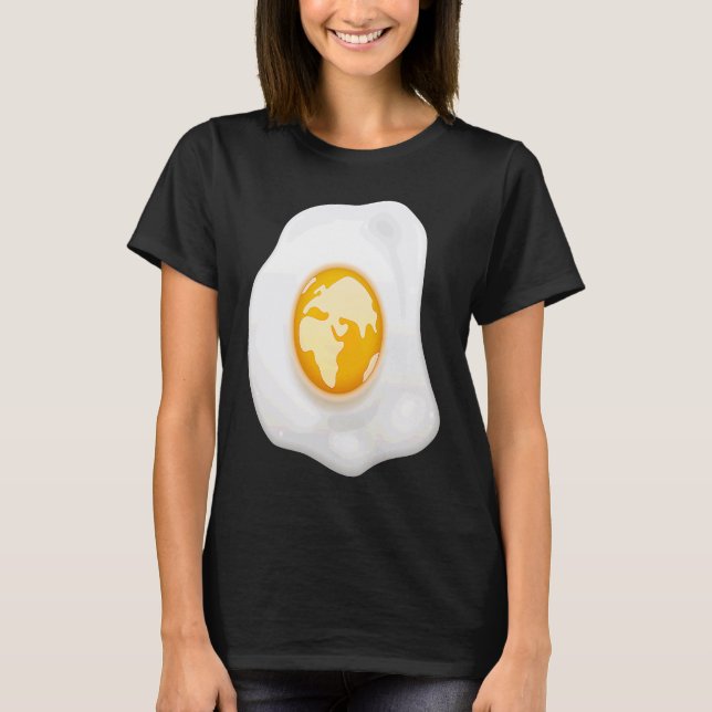Fried Egg With Earth Globe on Yolk Costume T Shirt (Framsida)