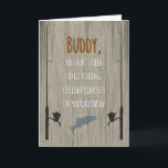 Friend/Buddy Birthday, Fiske efter komplimentering Kort<br><div class="desc">Födelsedagskort för alla vänner/vänner som kärlek ska fiska. Framsidan har stavar och rullsilhuetter tillsammans med en hoppande fisk på en bakgrund av träkornen med en nödlidande effekt. Käppelfisken på framsidan och inne kommer säkert att ge ett leende.</div>
