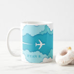 Friendly Himmel | Aviation ThLED Namn eller Initia Kaffemugg<br><div class="desc">En klarsynt och pulserande turkos och vit flygindustri mugg som är skräddarsydd för flyginstruktören,  flygtekniker,  pilot,  flygassistent eller ingenjör. Den har ett starkt turkosmos med ett miniatyrflygplan som skjuter upp sig bredvid molnen. Vid denna miniatyr är flygplan det unika namnen för personen i fråga eller en grupp Initialer.</div>