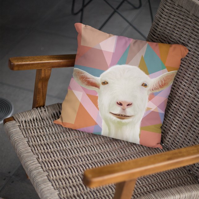 Friendly White Goat Colorful Geometric Orange Kudde (Skapare uppladdad)