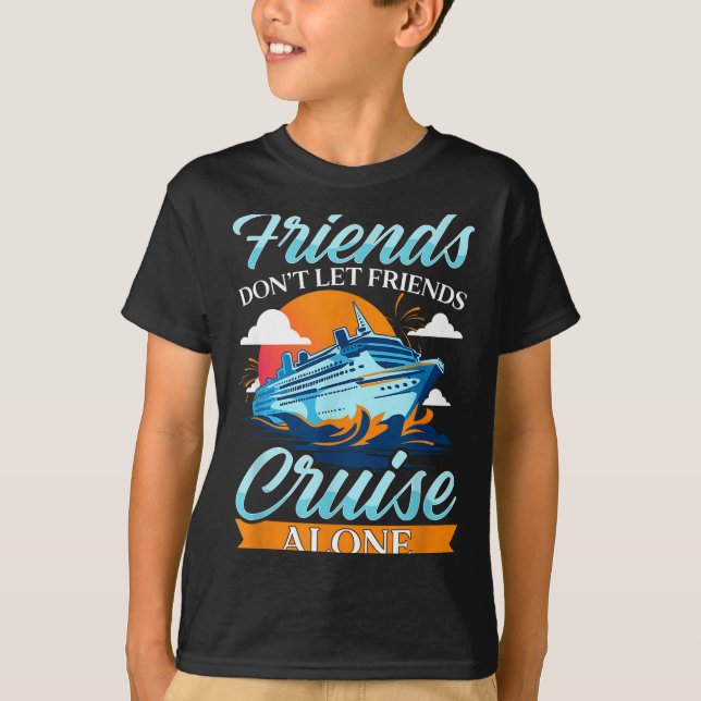 Friends Don't Cruise Alone Funny Cruising Ship Mat T Shirt (Framsida)