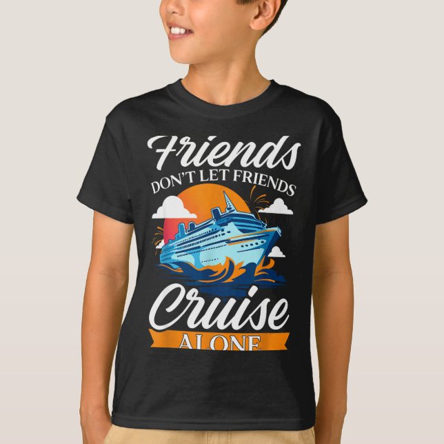 Friends Don't Cruise Alone Funny Cruising Ship Mat T Shirt (Framsida)