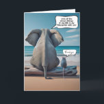 Friends födelsedag elefant och mus kort<br><div class="desc">Baksida av en elefant och en mus sitta på en strandstrandstrand för en väns födelsedag. All text kan ändras.</div>