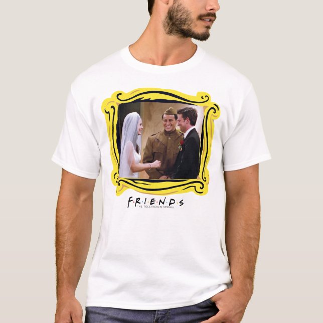 FRIENDS™ | Joey gifter sig med Monica & Chandler T Shirt (Framsida)