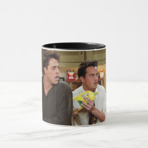 FRIENDS™ Joey och Chandler skrämmer sig själva Mugg