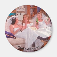 FRIENDS™ | Tjejerna i bröllopsklänningar