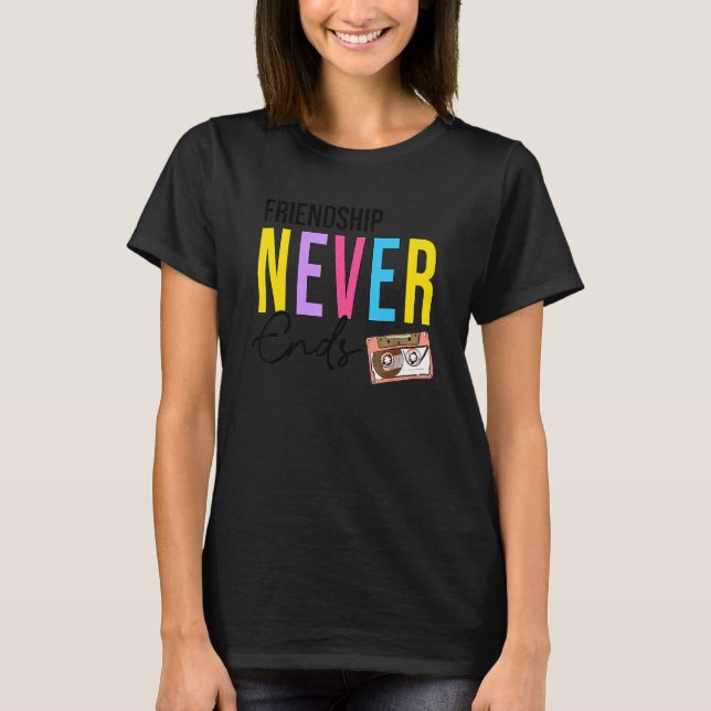 Friendship Never Ends Cassette 90u2019s Bacheloret T Shirt (Framsida)