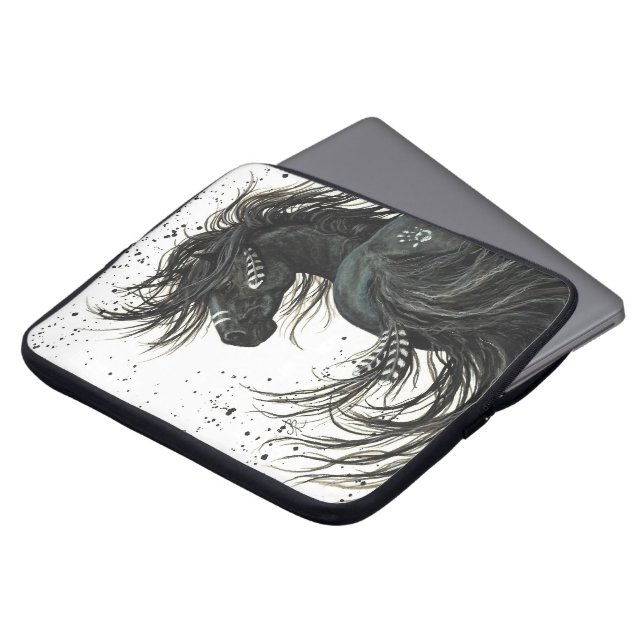 Friesianhäst vid den Bihrle laptop sleeve (Framsida topp)