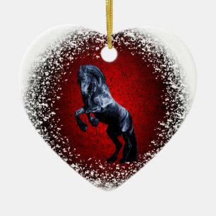 Friesisk häst, svart hingst, snö, röd granit julgransprydnad keramik