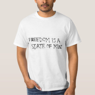 frihet är ett statligt av varar besvärad t-shirt