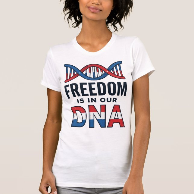 Frihet Är I Vår DNA Patriotisk Vector T-Shirt Desi (Framsida)