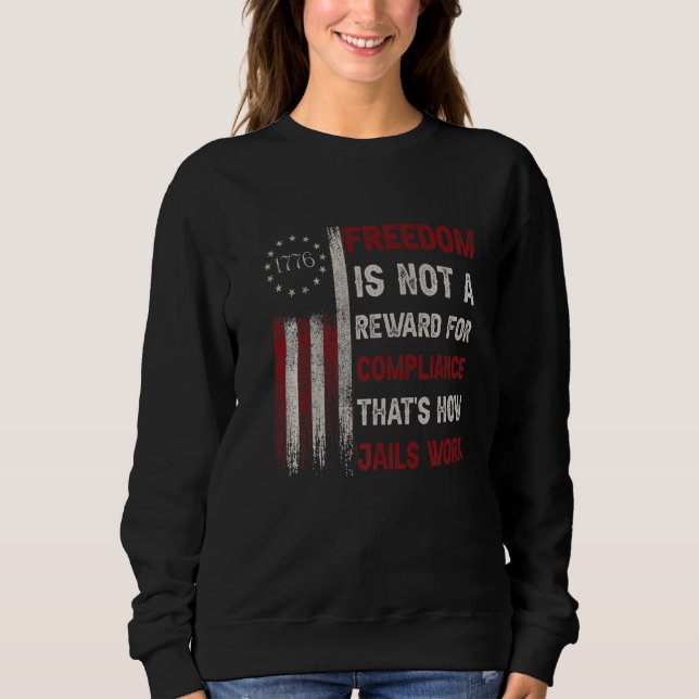 Frihet är inte en belöning för efterlevnad. t shirt (Framsida)