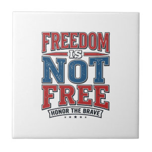 Frihet är inte gratis patriotisk veteran t-shirt d kakelplatta