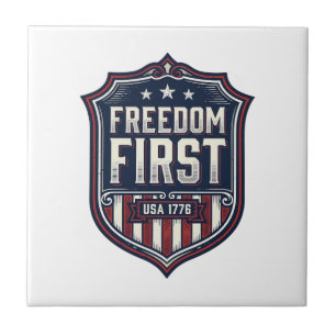 Frihet Först USA 1776 Patriotisk Sköld T-Shirt De Kakelplatta