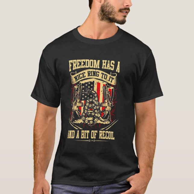 FRIHET HAR EN TREVLIG KLANG I DET T SHIRT (Framsida)