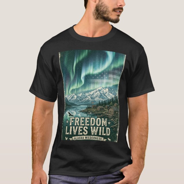 Frihet Låter Vild Alaska Norrsken Stuga. T Shirt (Framsida)