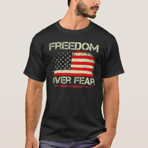 Frihet över rädslan Patriotic USA flagga är en öpp T Shirt