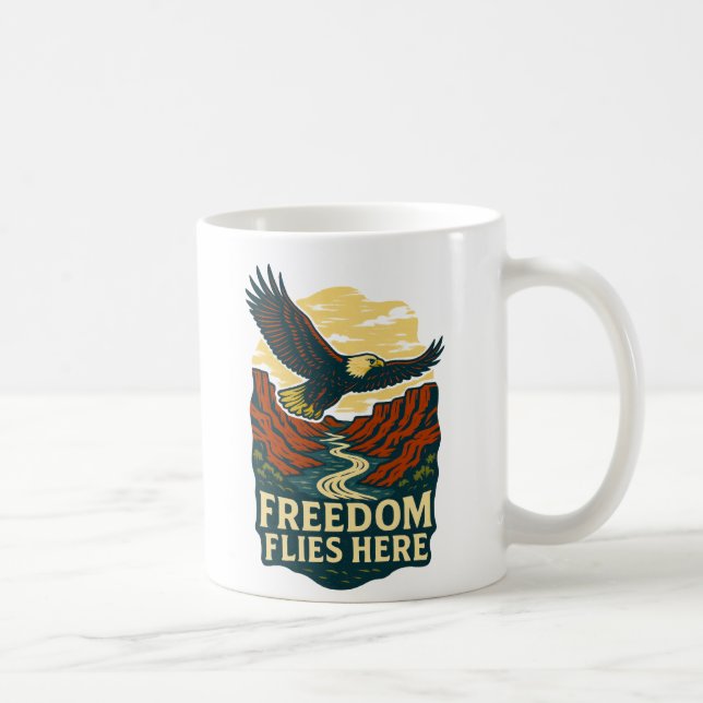 Friheten faller här Retro Eagle Artwork Kaffemugg (Höger)