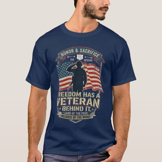 Friheten Har En Veteran Bakom Sig Patriotisk Veter T Shirt (Framsida)
