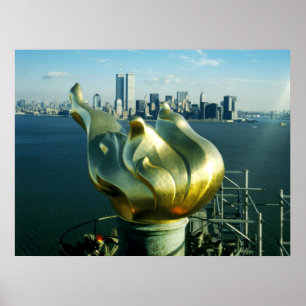 Frihetsgudinnan Flame och Manhattan Skyline Poster