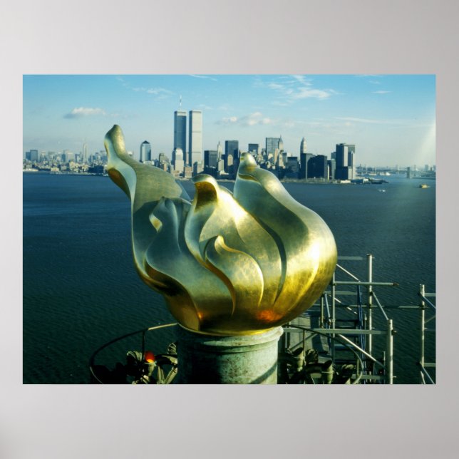 Frihetsgudinnan Flame och Manhattan Skyline Poster (Framsidan)