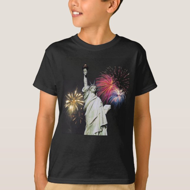 Frihetsgudinnan - fyrverkeribakgrund t-shirt (Framsida)