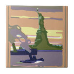 Frihetsgudinnan i New York City, Vintage resor Kakelplatta<br><div class="desc">Vintage illustration Förenta staternas konst deco stilized RESaffisch art med ett landmärke i New York City berömd,  Frihetsgudinnan (Dam Liberty) som håller i båset och båtar och fraktaser i hamnen.</div>