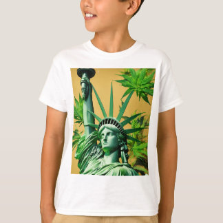 Frihetsgudinnan med en Twist-Cannabis Löv Ani T Shirt