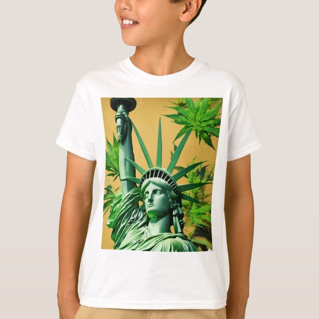 Frihetsgudinnan med en Twist-Cannabis Löv Ani T Shirt (Framsida)