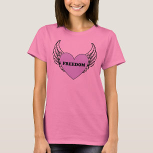 Frihetshjärta med den vingarTie-Färg skjortan T-shirt