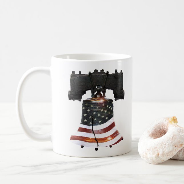 Frihetsklockan med amerikansk flagga kaffemugg (Med munk)