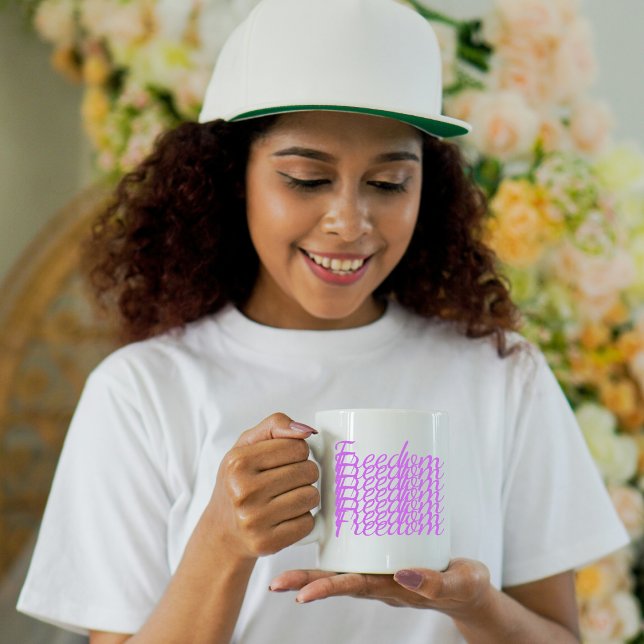 Frihetsstaplade skrivstil kaffemugg (Skapare uppladdad)