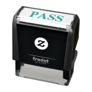 FRIMÄRKE. GRÖNT TEXT, BLACK BACKING. PASS SJÄLVFÄRGANDE STÄMPEL