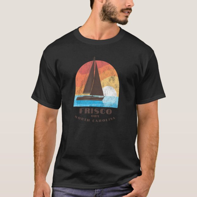 Frisco, NC Vacationing Sailboating Sunrise T Shirt (Framsida)