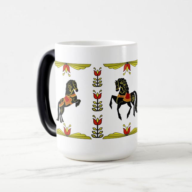 Frisisk/frisisk folksvart hingst, guld/röd magisk mugg (Framsida vänster)