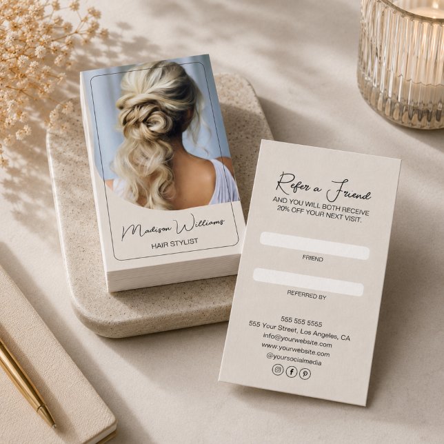 Frisör Modern Anpassad Bild Rabattkort (Hair Stylist Modern Custom Photo Referral Card)
