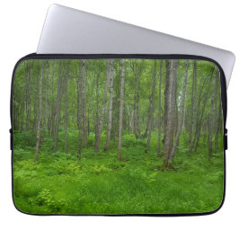 Frodig grön skogsmiljö laptop fodral