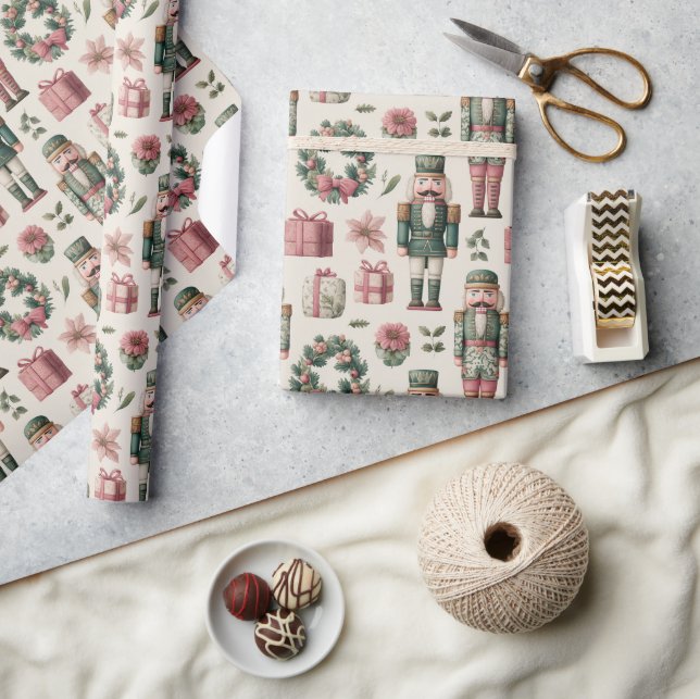 Frodiga blommor med julnötknäppare presentpapper (Hantverk)