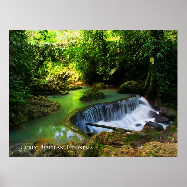 Frodigt Grönt Vattenfall Resmål Indonesien Poster (Framsidan)