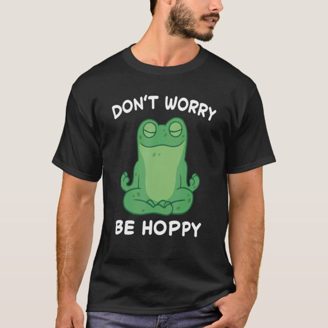 Frog Don't Worry Be Hoppy Toad Catching Amphibian  T Shirt (Framsida)