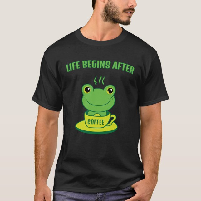 Frog Frog Toad Life begins after Coffee Saying T Shirt (Framsida)