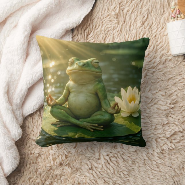 Frog Meditating On a Lily Pad Kudde (Filt)