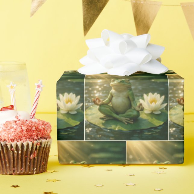 Frog Meditating On a Lily Pad Presentpapper (Födelsedagsfest)