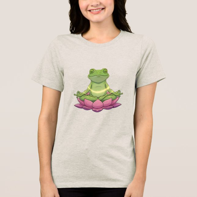 Frog Meditating On Flower Cute Funny Womens T Shirt (Framsida)